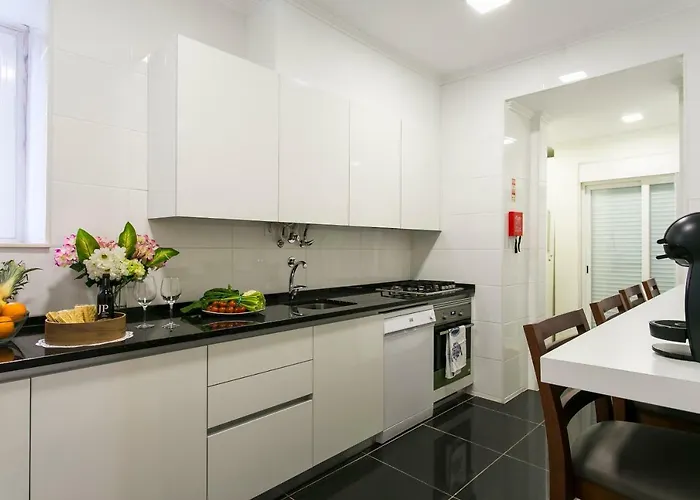 Art Deco 4 Bedrooms Flat In The Center