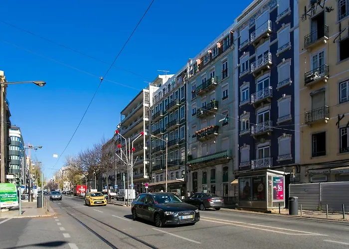 Art Deco 4 Bedrooms Flat In The Center Lisbon