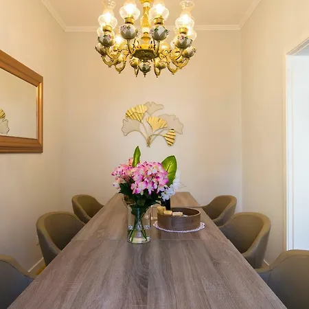 Art Deco 4 Bedrooms Flat In The Center Lisbon