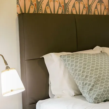 Art Deco 4 Bedrooms Flat In The Center Daire