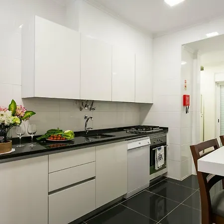 Art Deco 4 Bedrooms Flat In The Center