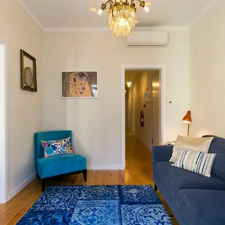 Art Deco 4 Bedrooms Flat In The Center