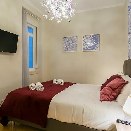 Art Deco 4 Bedrooms Flat In The Center *